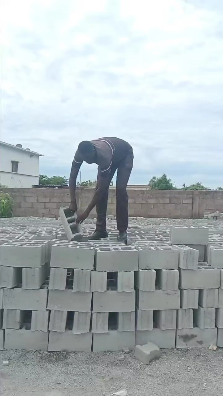 ORDER 15 MAIKONG factory producing high-quality brick making machines for South African market